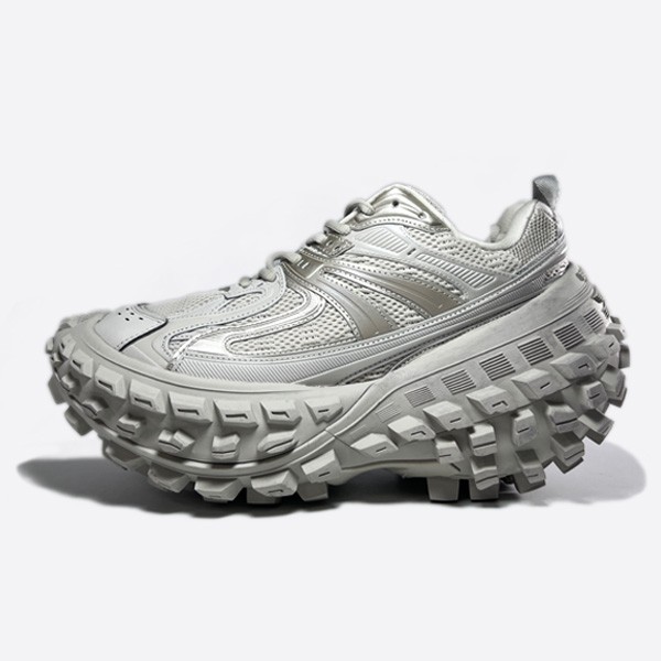 Balenciaga Defender Sneakers 685611W2RA69700