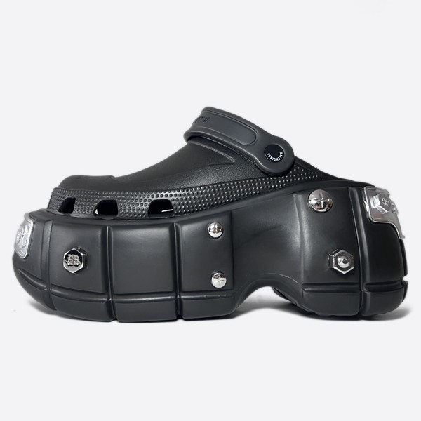 × Crocs Hard Crocs Sandals 687397W1S8N1081