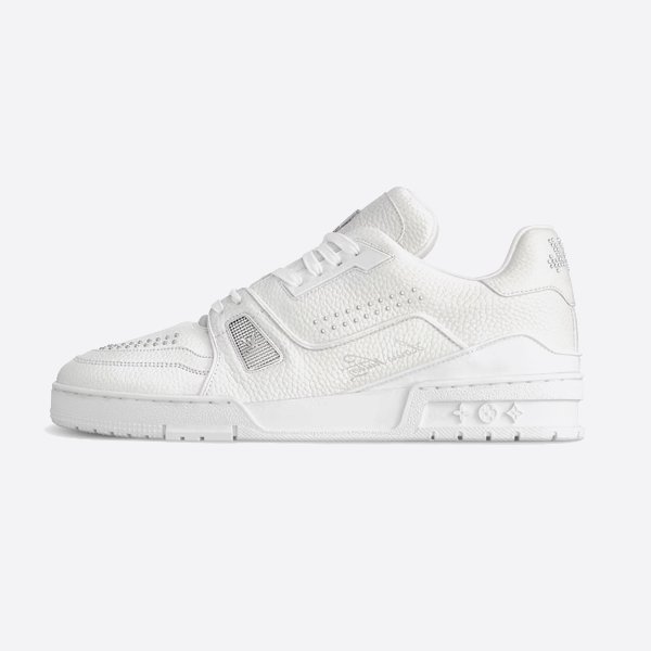 Louis Vuitton trainer white nails 1ADDBY